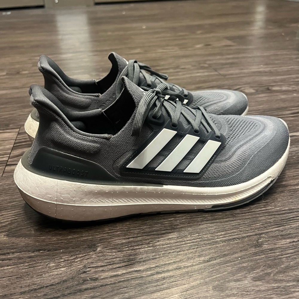 Men’s Adidas ultra boosts size 12